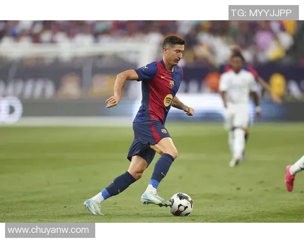 莱万欧冠表现惊艳10场打入12球射手榜领跑金靴在望 莱万欧冠表现惊艳10场打入12球射手榜领跑金靴在望